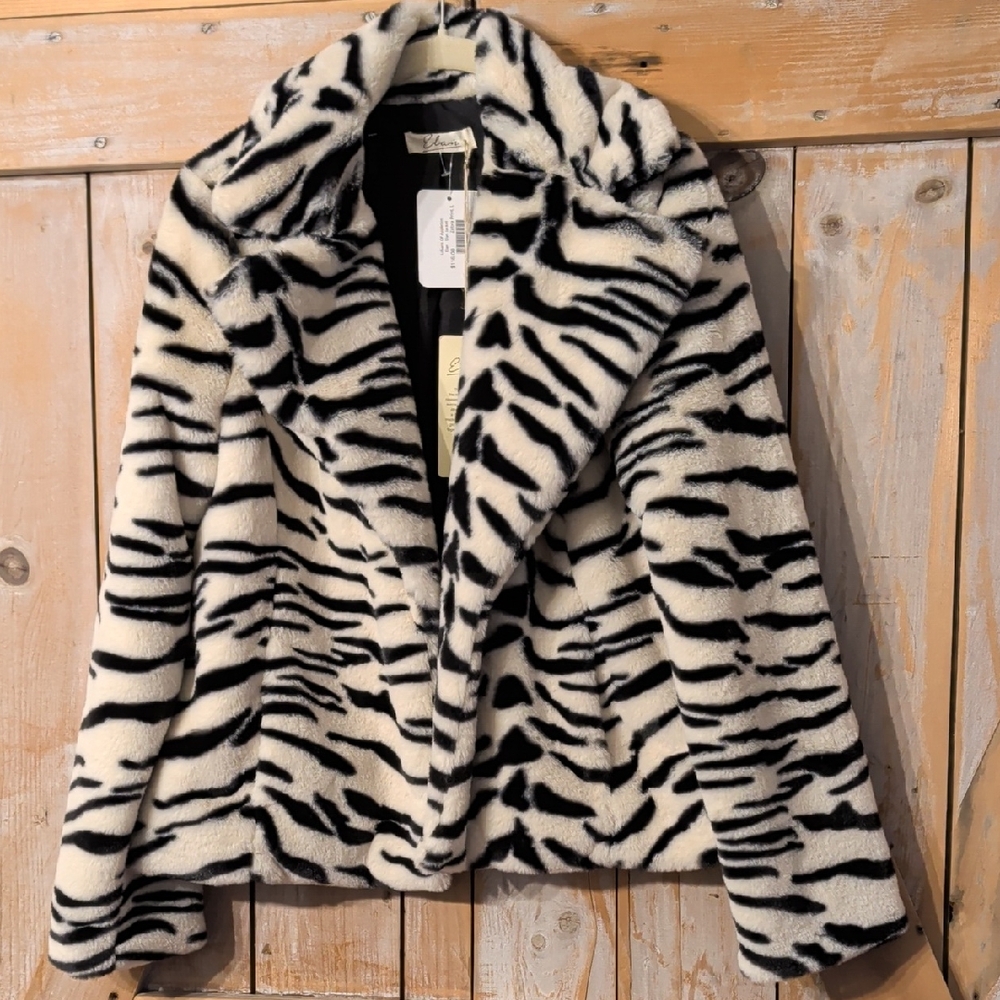 NWT.   ELAN FURRY SOFT COZY ZEBRA PRINT JACKET.  LARGE